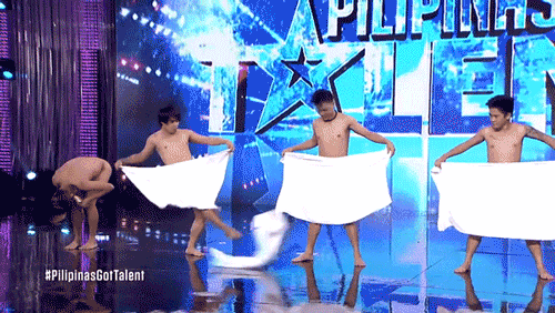 4 chàng trai gây sốc khi khỏa thân, quấn độc 1 chiếc khăn tắm trên sân khấu Got Talent 4 chàng trai gây sốc khi khỏa thân, quấn độc 1 chiếc khăn tắm trên sân khấu Got Talent